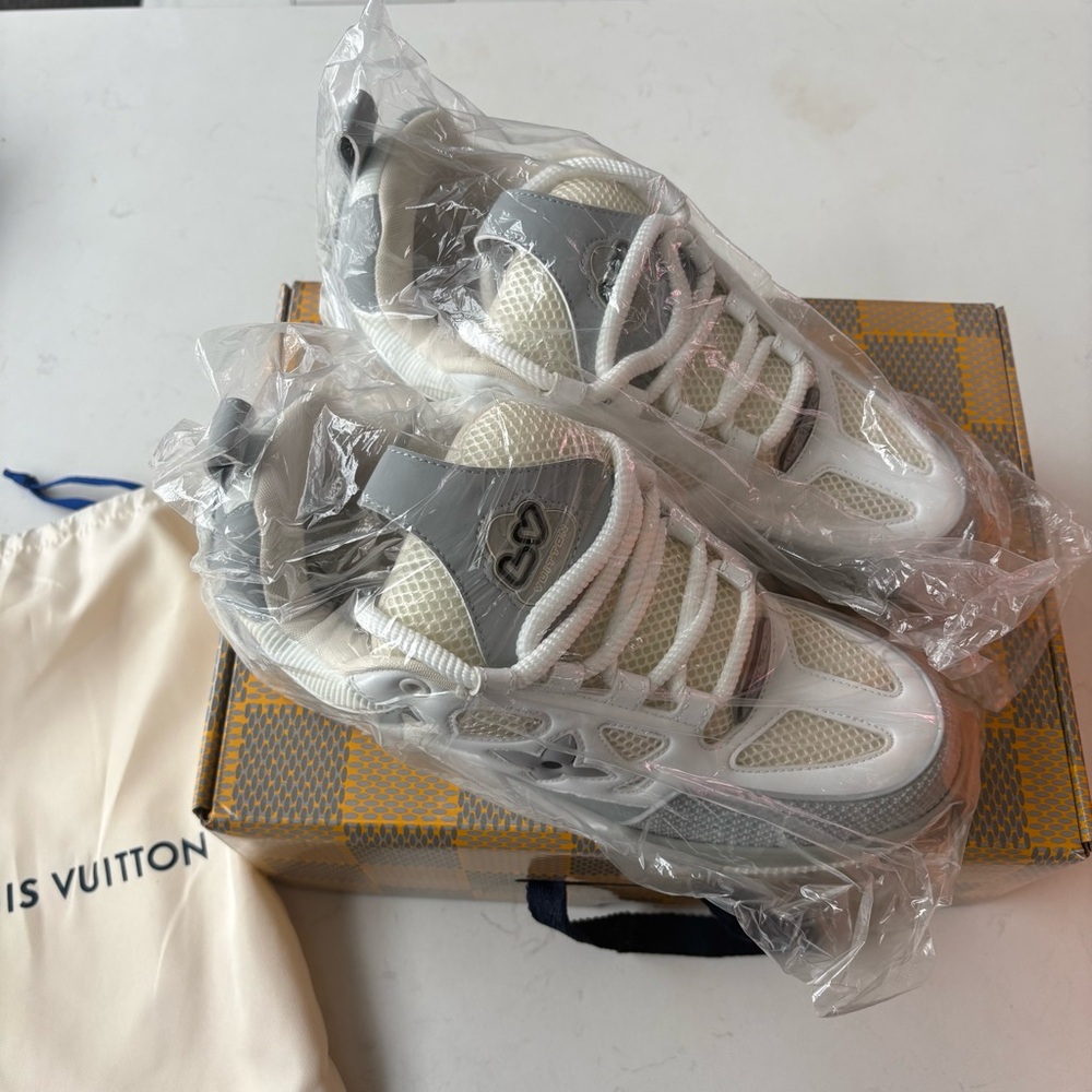 White and Gray Louis Vuitton Skates - Picture 2 of 8